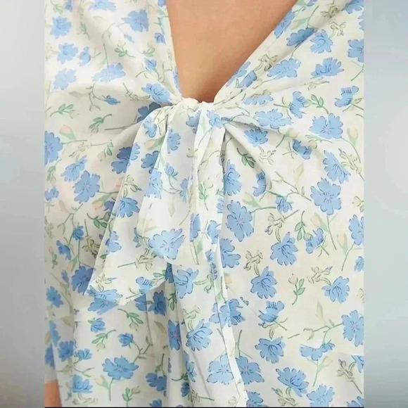 NWT!FLORAL Printed Knotted Front V Neck Ruffle Sleeve Top Size 12 or Large - Picture 4 of 6
